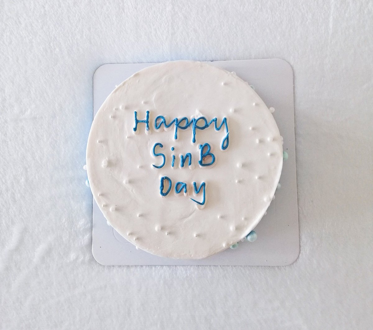 QueenJ_18's tweet photo. 💕 HAPPY #SINB DAY 💕

#VIVIZ #비비지
#HBD_TO_SINB
#HAPPY_SINB_DAY
#Our_SinBright_Day
#신비로_와줘서_고마워_은비야
@VIVIZ_official https://t.co/L1UduPgB8W