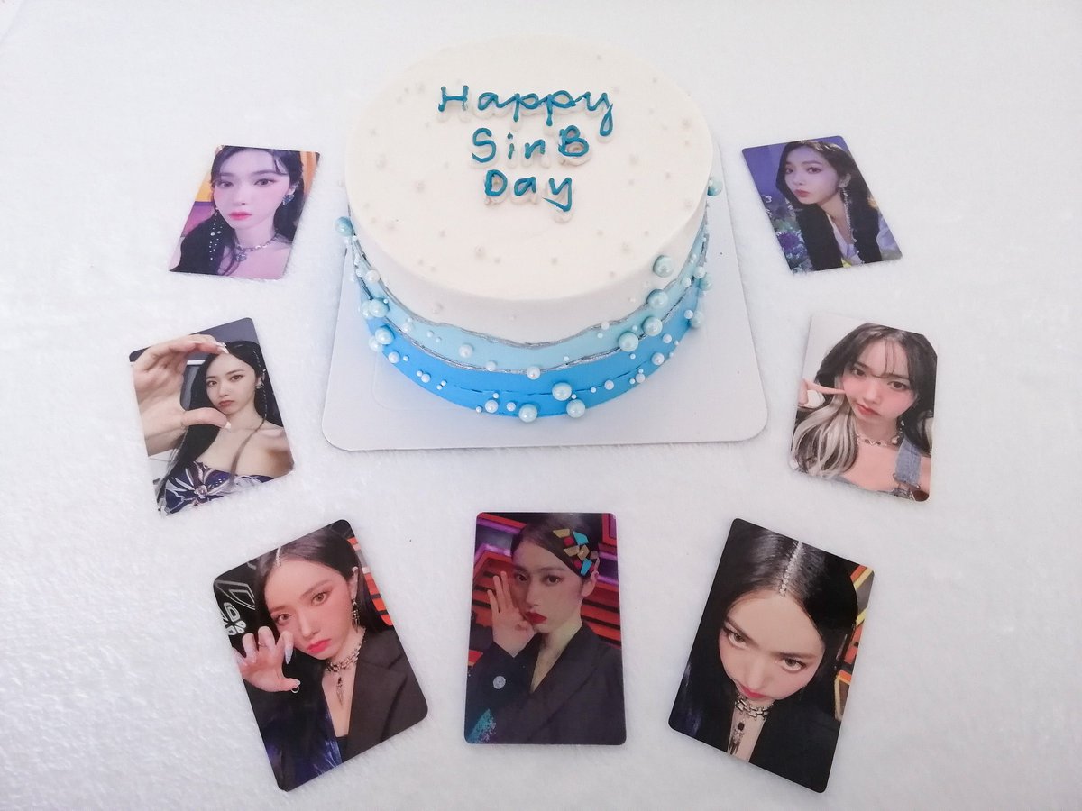 QueenJ_18's tweet photo. 💕 HAPPY #SINB DAY 💕

#VIVIZ #비비지
#HBD_TO_SINB
#HAPPY_SINB_DAY
#Our_SinBright_Day
#신비로_와줘서_고마워_은비야
@VIVIZ_official https://t.co/L1UduPgB8W