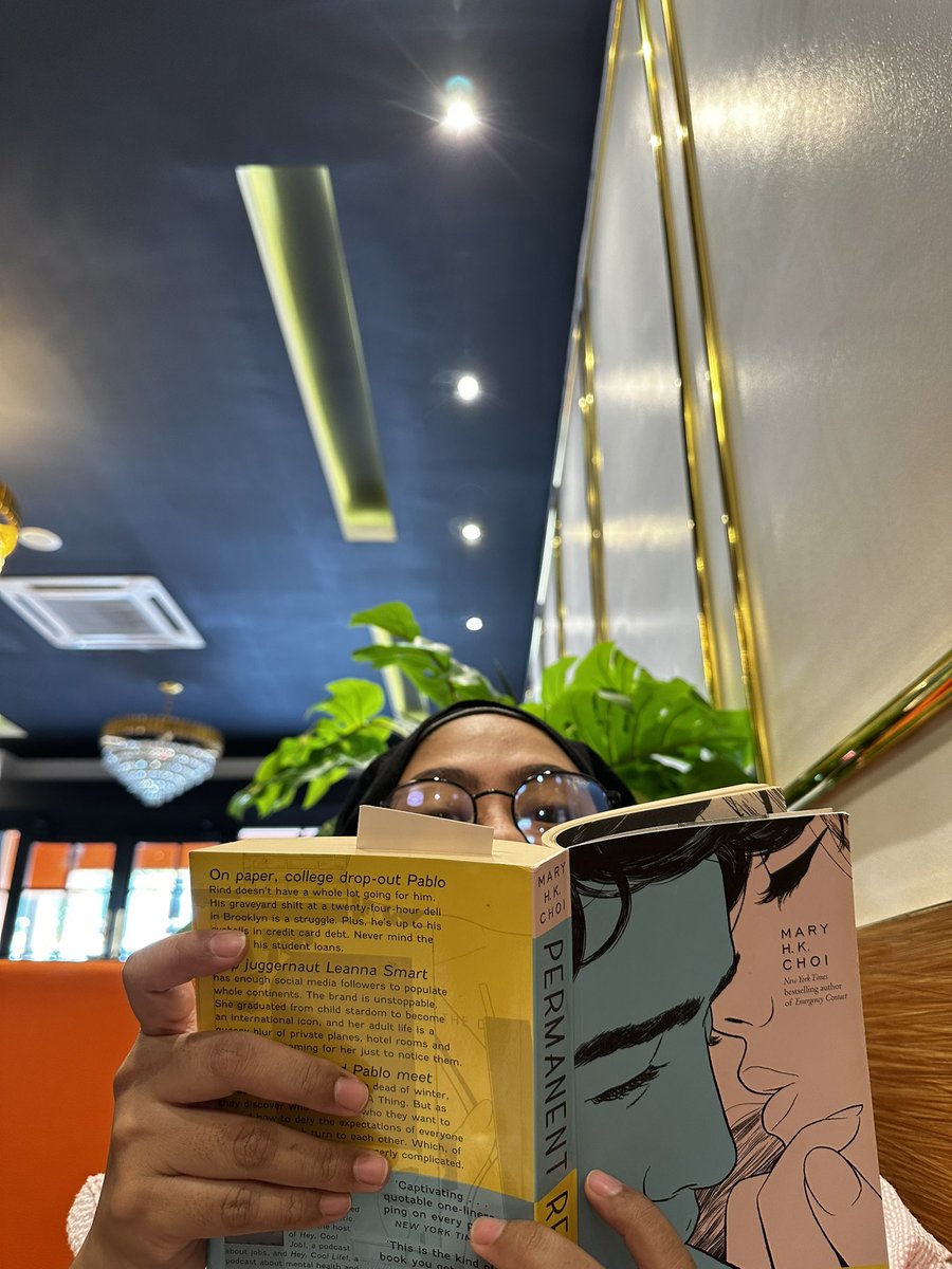 illsxx's tweet photo. Book 21! 🌼

4/5⭐️ 

It was hard to like this at first but the story really picked up. If you like easier YA reads, this is a sure win. https://t.co/yhHHyDAeib