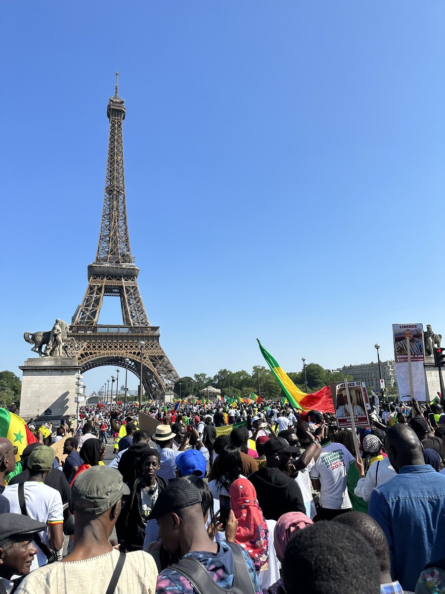 diagne_alao's tweet photo. 🚨 La Tour Effeil est inondée de sénégalais ! Tous les sénégalais disent dégage au régime et ceci partout dans le monde! Que l’opinion internationale en soit témoin !✊🏾🇸🇳
#FreeSenegal https://t.co/IJ9m6FtIKs