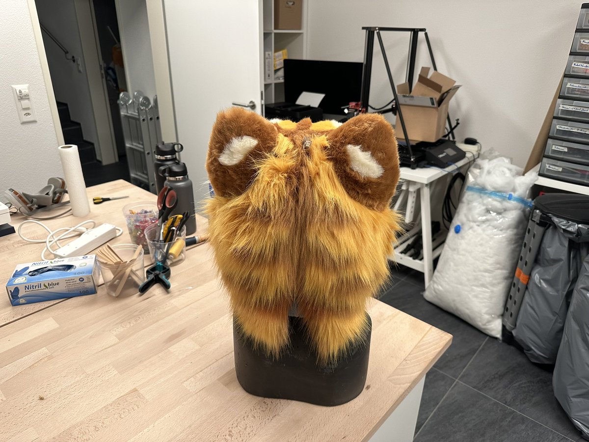 furjaxx's tweet photo. And the tiger boi is glued :3 next up sewing the back together and final shaving <3 🐅🐯he looks so poofy rn xD https://t.co/gDfBRCkK3l