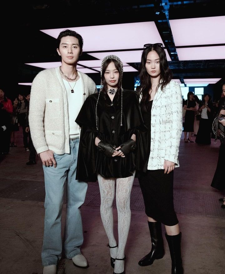 blingyblang_'s tweet photo. #JENNIE at the #CHANEL event

@CHANEL @BLACKPINK

#JennieKim #BLACKPINK #BLACKPINK交換 https://t.co/6wl1VNMTVr