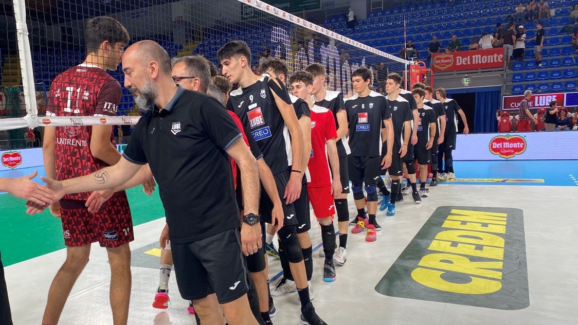 VolleyLube's tweet photo. 🏆 Junior League, sfumano le Semifinali per la Lube
📌 Domenica h9 Finale per il 5° posto con Modena
#DelMonteJunior #AcademyVolleyLube
https://t.co/WGSW6W8m01 https://t.co/GzPagiMGbU