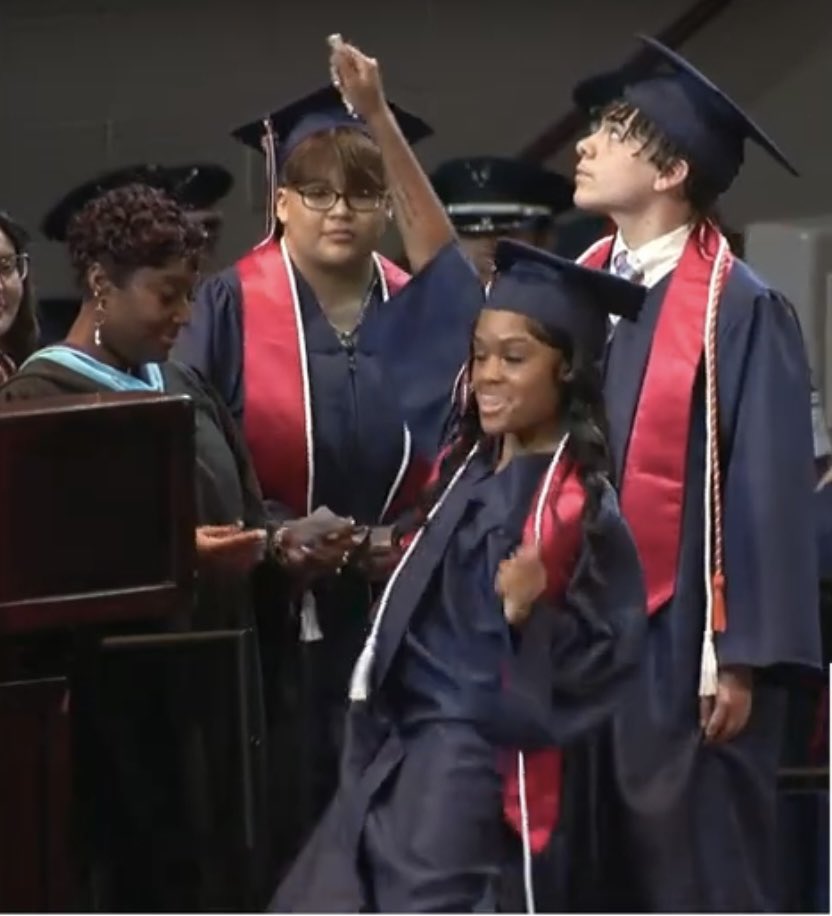 JSManning_'s tweet photo. Nyiah graduated🎉 @DavisHS_AISD Class of 2023! 
Next stop @SouthernU_BR see you in the Fall! 

#alwaysafalcon
#proudjaguar https://t.co/4Nuu8f4vne