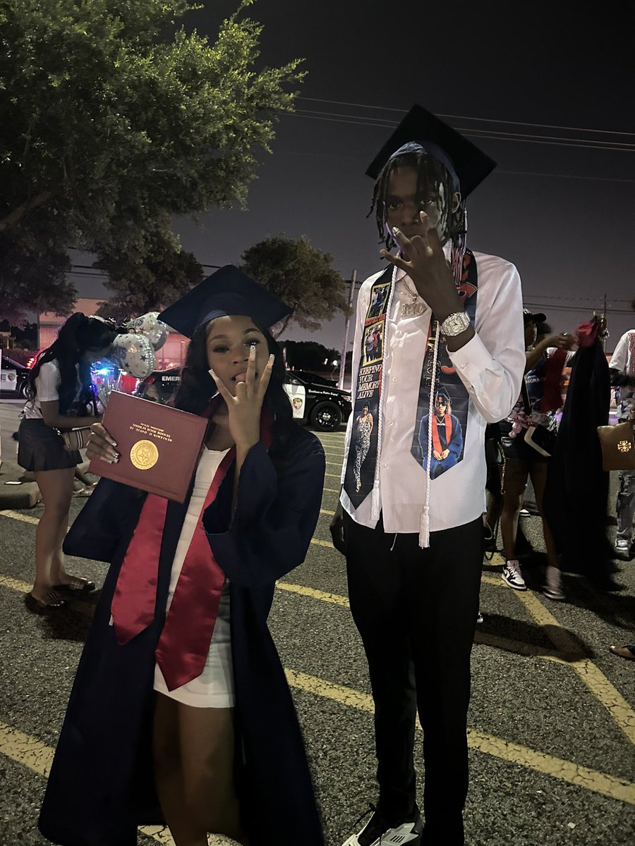 JSManning_'s tweet photo. Nyiah graduated🎉 @DavisHS_AISD Class of 2023! 
Next stop @SouthernU_BR see you in the Fall! 

#alwaysafalcon
#proudjaguar https://t.co/4Nuu8f4vne