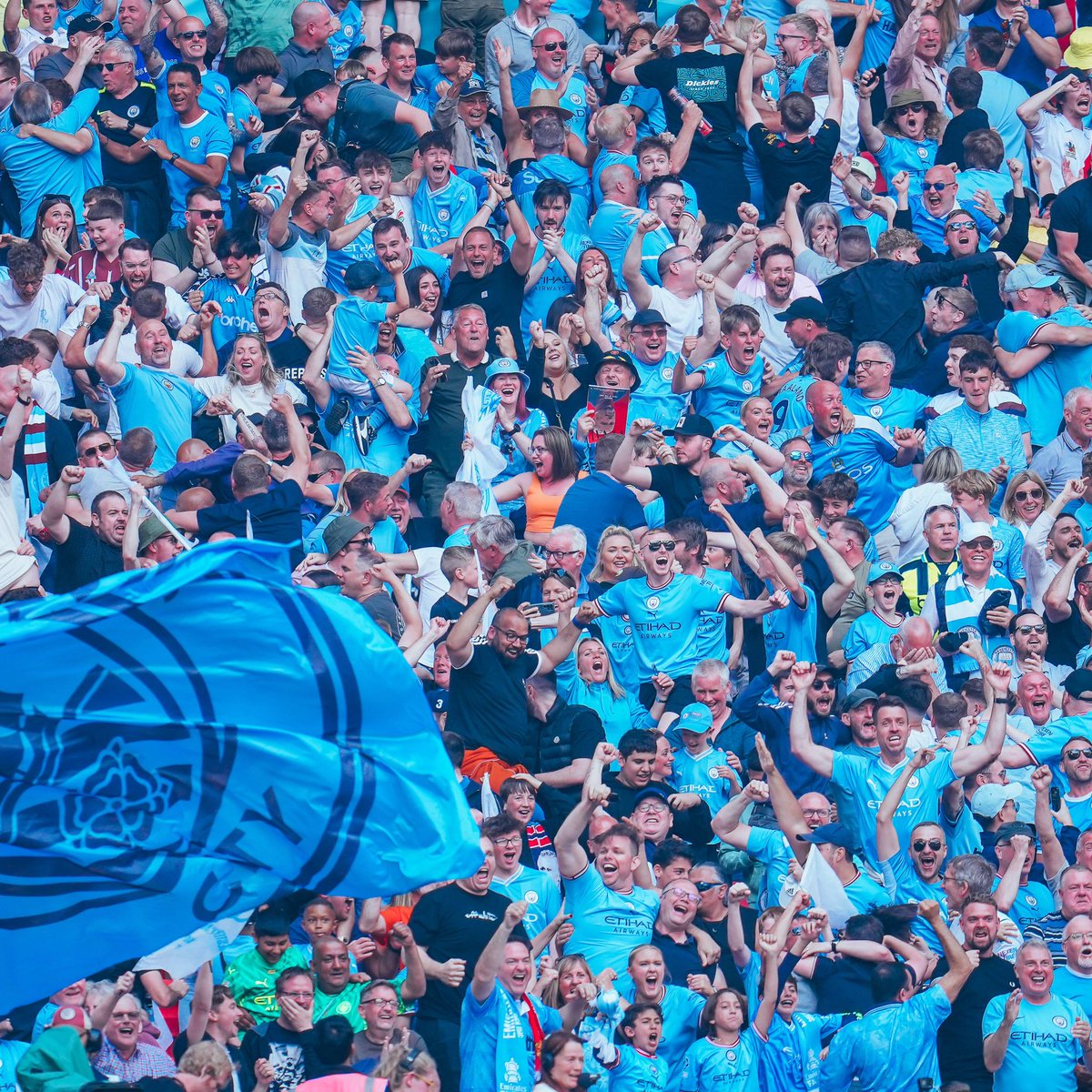 lnstantFoot's tweet photo. 🔵 MANCHESTER IS BLUE 🏆 https://t.co/r27WpKeAm6
