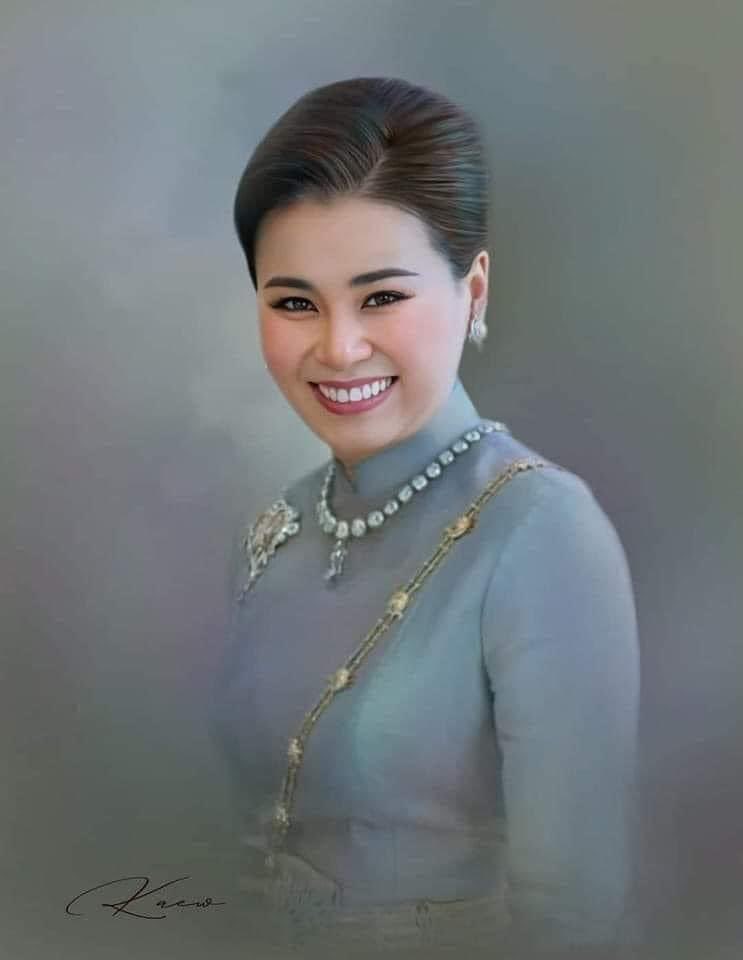 meetuhero's tweet photo. ขอพระองค์ทรงพระเจริญยิ่งยืนนาน 🙏🙏 https://t.co/5zWmq79pLG