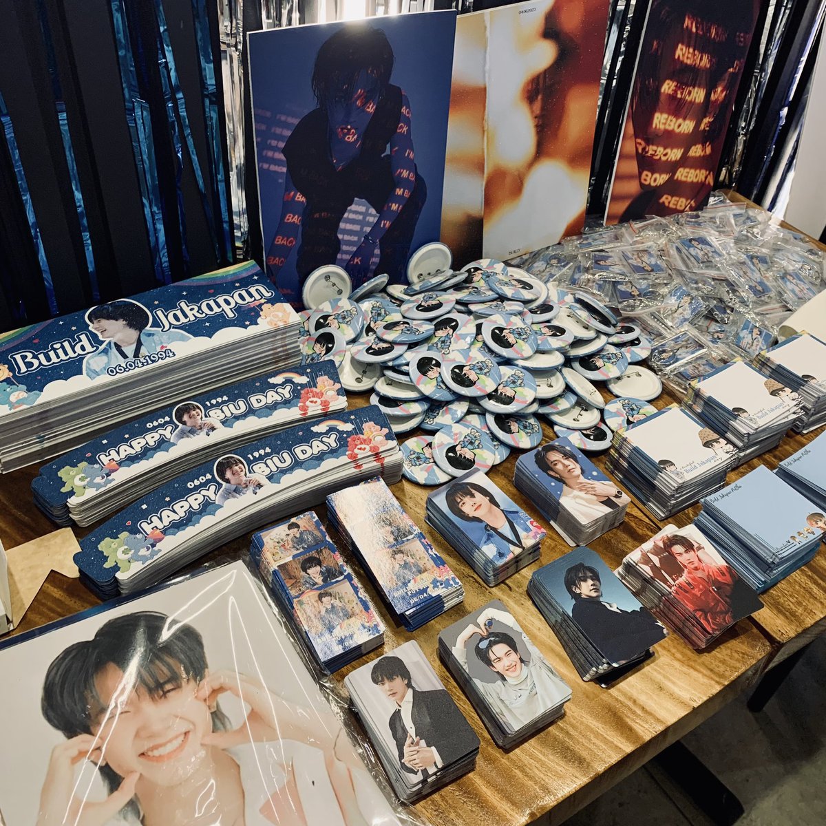 rochisumett's tweet photo. Congratulations to @joonjinluv for a successful event! It was definitely #ABiutifulDay! I absolutely love the kit and all the Biu displays ๐ญ๐
So glad I got to attend with my bbs @biusumetts & @buildmeurluve94! (lowkey flexing our bbb pcs hehe ๐๐ค)
#Beyourluve #BuildJakapan https://t.co/TIXVBpKXZS