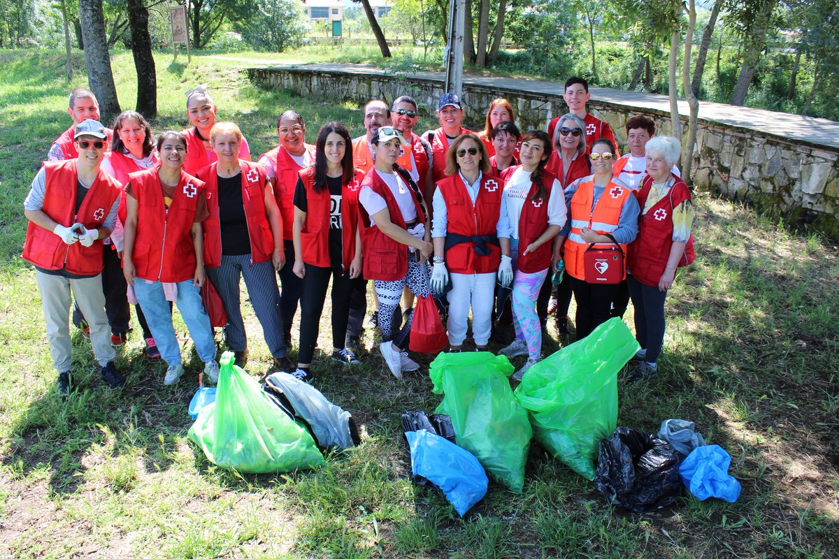 cruzvermella's tweet photo. 📷 En Galicia nos sumamos a #LIBERA1M2 contra la #basuraleza del #ProyectoLIBERA, la recogida colaborativa para liberar la naturaleza de residuos abandonados. ¡Gracias a todas las personas que nos acompañasteis en Carballo, Pontevedra, Verín y Vigo! ❤️

@SEO_BirdLife @ecoembes https://t.co/bC6UguqoMg
