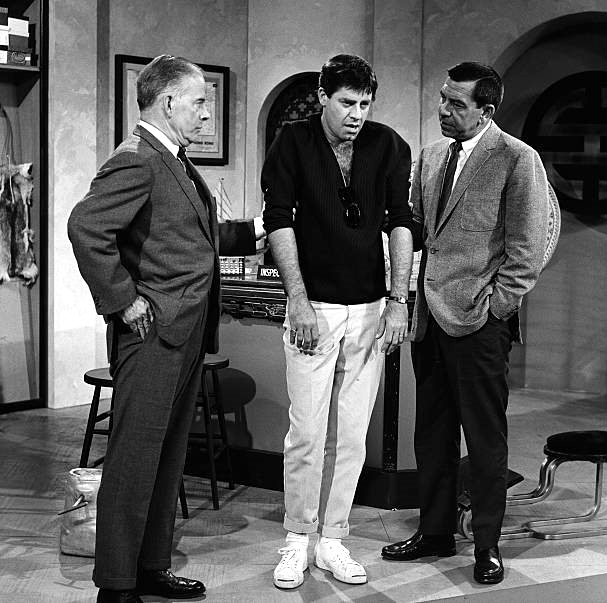 DarrellEpp's tweet image. Harry Morgan and Jack Webb on The Jerry Lewis Show in 1967. #dragnet #CrimeNews