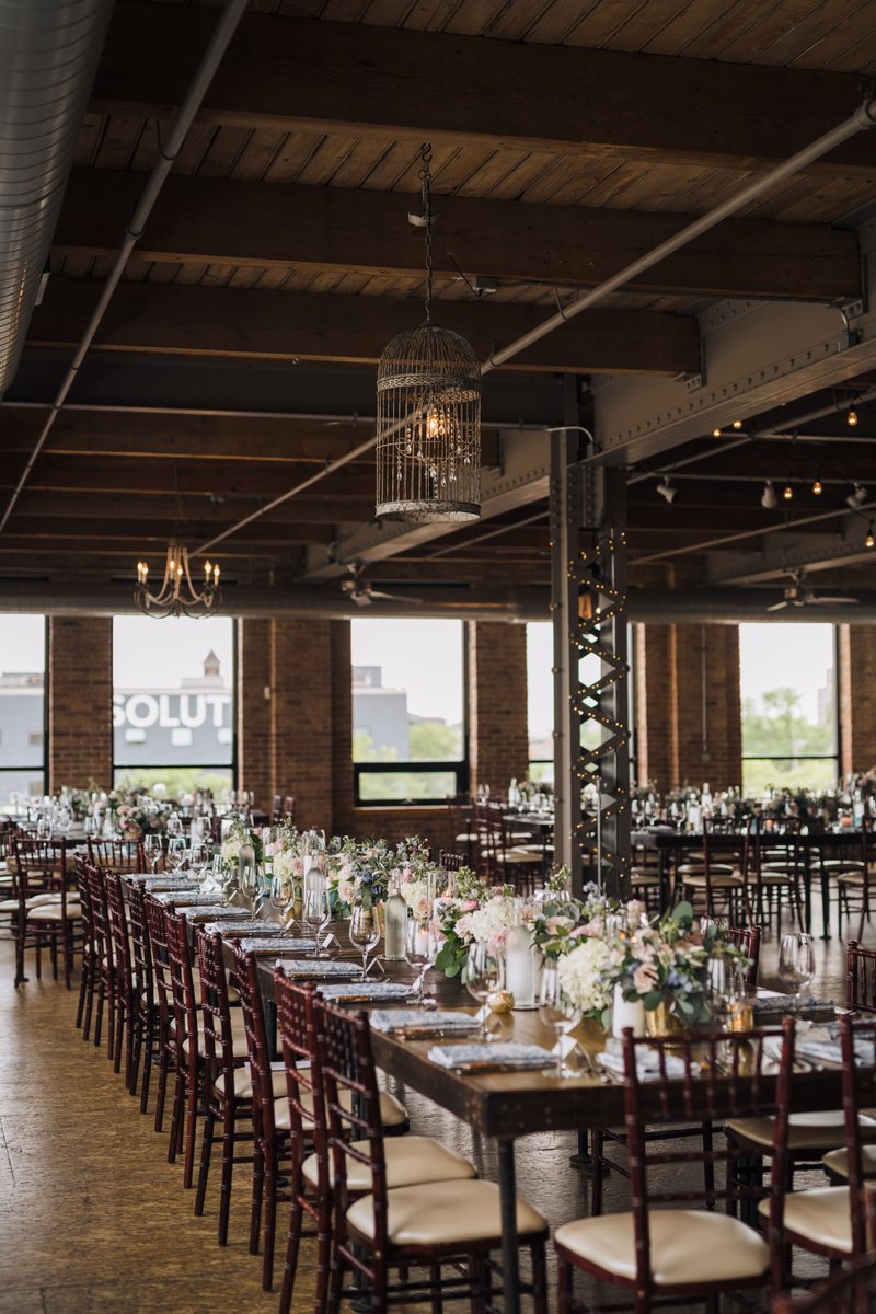 A room with a view 🤩✨

📸 Ed & Aileen Photography

#cityviewloft #chicagoeventvenue #chicago #chicagowedding #CateringChicago #ChicagoWeddings #ChicagoEvents