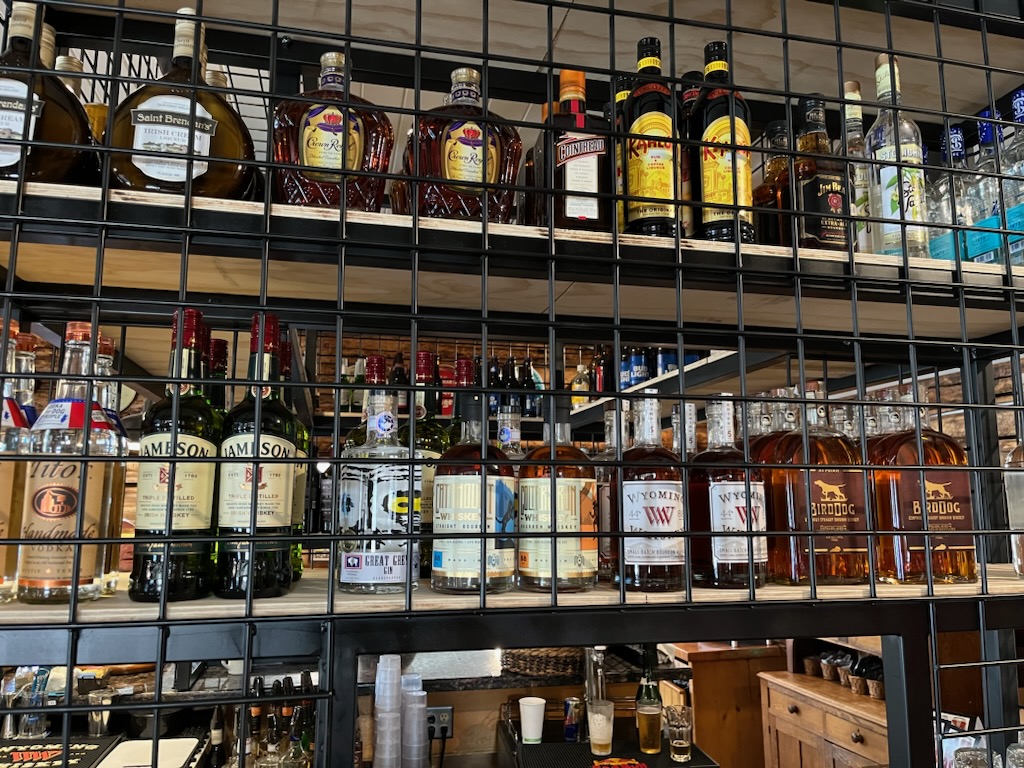 Drinks with all day breakfast! A winning combo @norasfishcreekinn 🍳🥓🥃