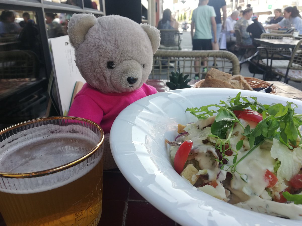 We have been watching a cycling race in Heist-op-den-Berg. Now I'm facing a mountain of caesar salad. With a Cristal Extra. #smallbearsneedbeer