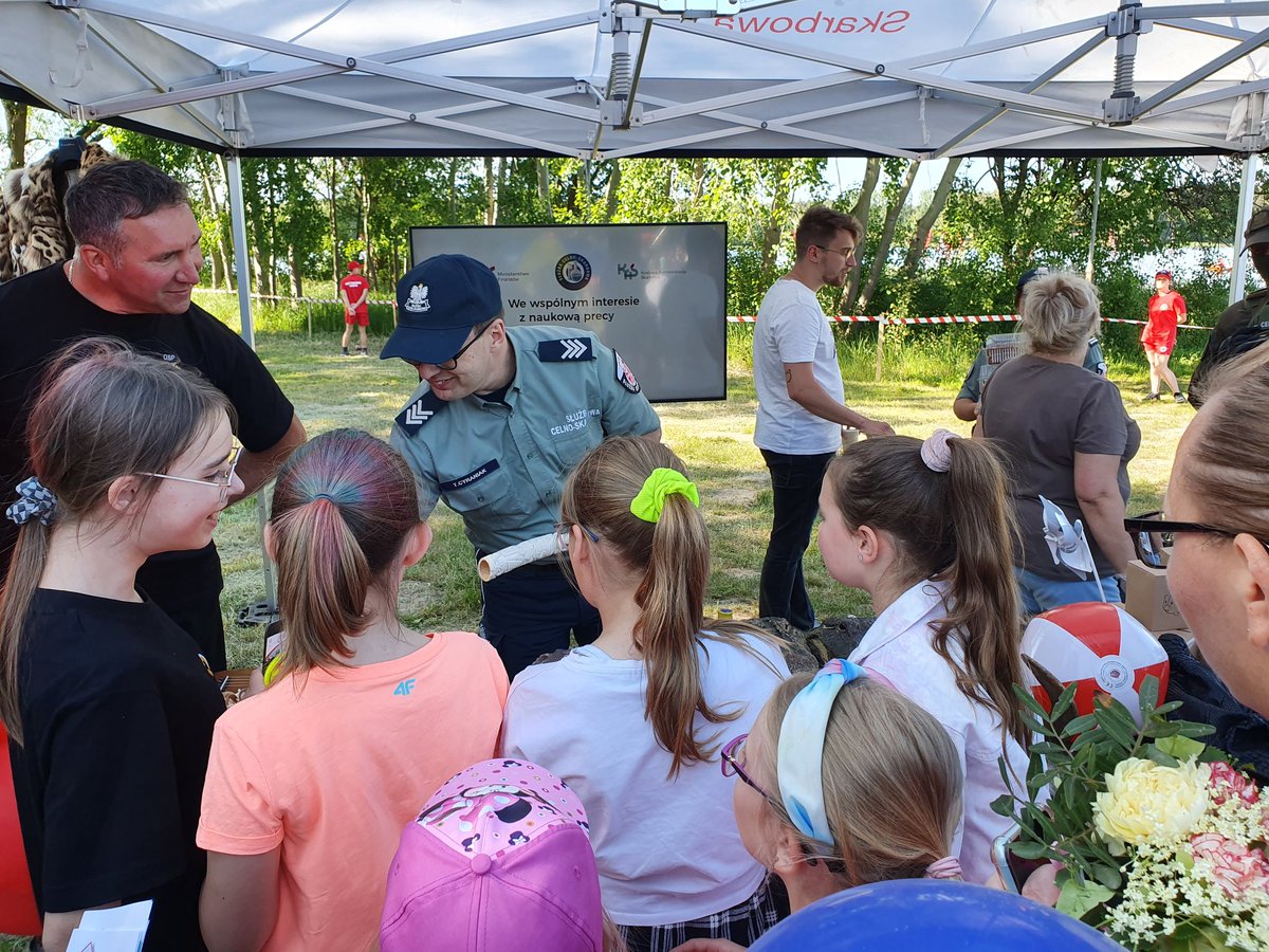 KAS_Poznan's tweet photo. Na naszym stoisku edukacyjnym @KAS_Poznan czeka na Was wiele atrakcji, m.ini:
- CITESY🐅🦓🐊
- 🚔z systemem rozpoznawania tablic (OCR)
- samochód RTG służący do prześwietlania przesyłek
Zapraszamy!
#KASdlaWAS #piknik #sluzb https://t.co/hrrvyr3iUx