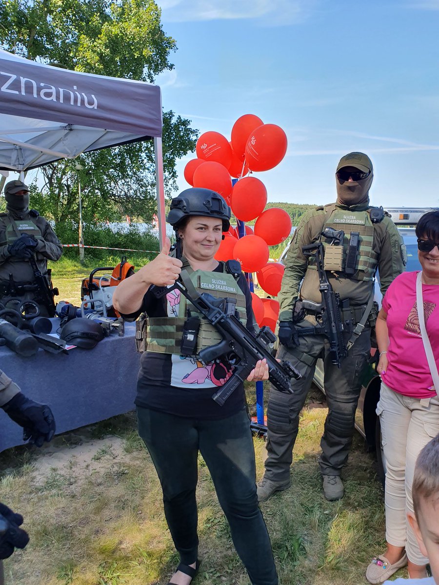 KAS_Poznan's tweet photo. Na naszym stoisku edukacyjnym @KAS_Poznan czeka na Was wiele atrakcji, m.ini:
- CITESY🐅🦓🐊
- 🚔z systemem rozpoznawania tablic (OCR)
- samochód RTG służący do prześwietlania przesyłek
Zapraszamy!
#KASdlaWAS #piknik #sluzb https://t.co/hrrvyr3iUx