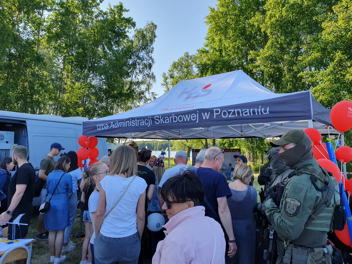 KAS_Poznan's tweet photo. Na naszym stoisku edukacyjnym @KAS_Poznan czeka na Was wiele atrakcji, m.ini:
- CITESY🐅🦓🐊
- 🚔z systemem rozpoznawania tablic (OCR)
- samochód RTG służący do prześwietlania przesyłek
Zapraszamy!
#KASdlaWAS #piknik #sluzb https://t.co/hrrvyr3iUx