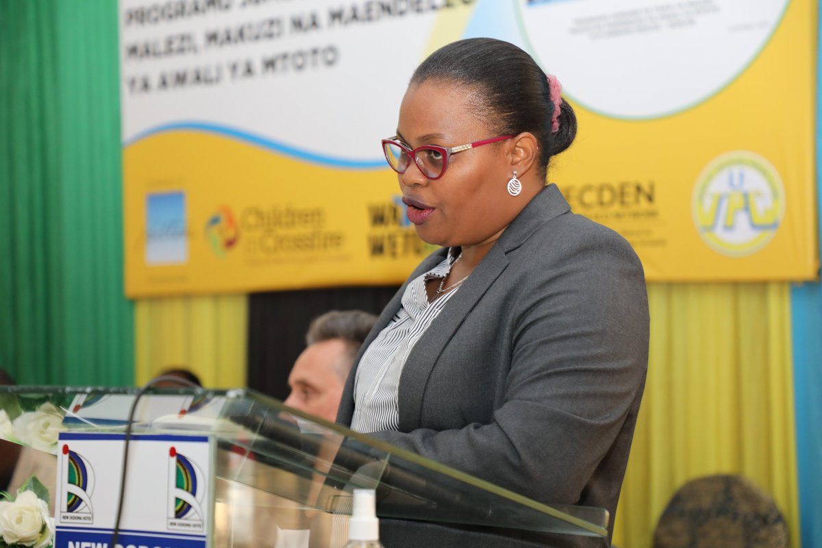 ECDNETWORK's tweet image. Tanzania ECD Network's Executive Director, @KibwanaMwajuma, is giving highlights of the Network's coordination and work with the government of Tanzania in supporting the implementation of the National Multi-Sectoral Early Childhood Development Programme. #Mtoto kwanza Project