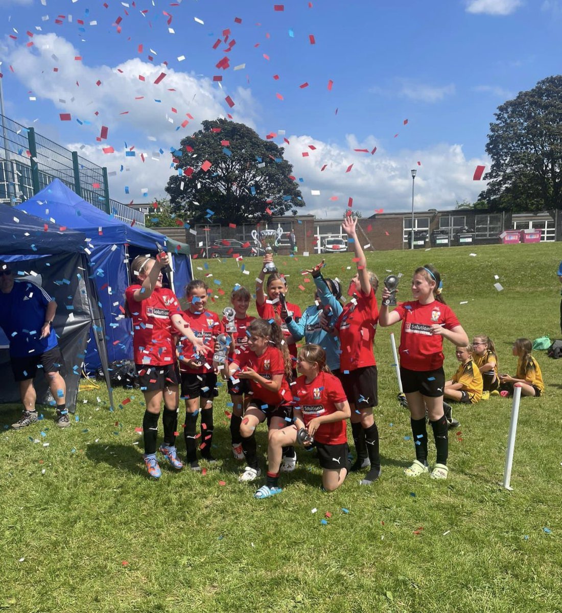 Tattenhoe U11 GIrls - Trophy Winners. 

Congratulations to our U11 Girls on winining Stoke Hammond Trophy 🏆 

Amazing achievement for the girls and coaches involved. 

The future is bright for girls football. ⚽️⚽️