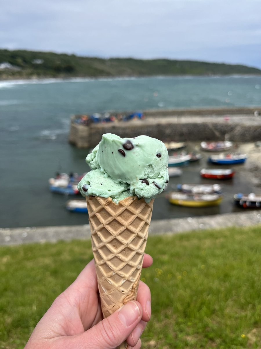 Clydeview_Art's tweet image. Pupils spent their last day at Coverack, enjoying a coastal walk and some tasty ice-cream before returning to camp to present their Ocean influencers posters #diveprojectcornwall. Artwork made by the group was presented to Andy and his amazing team. @clydeview_a