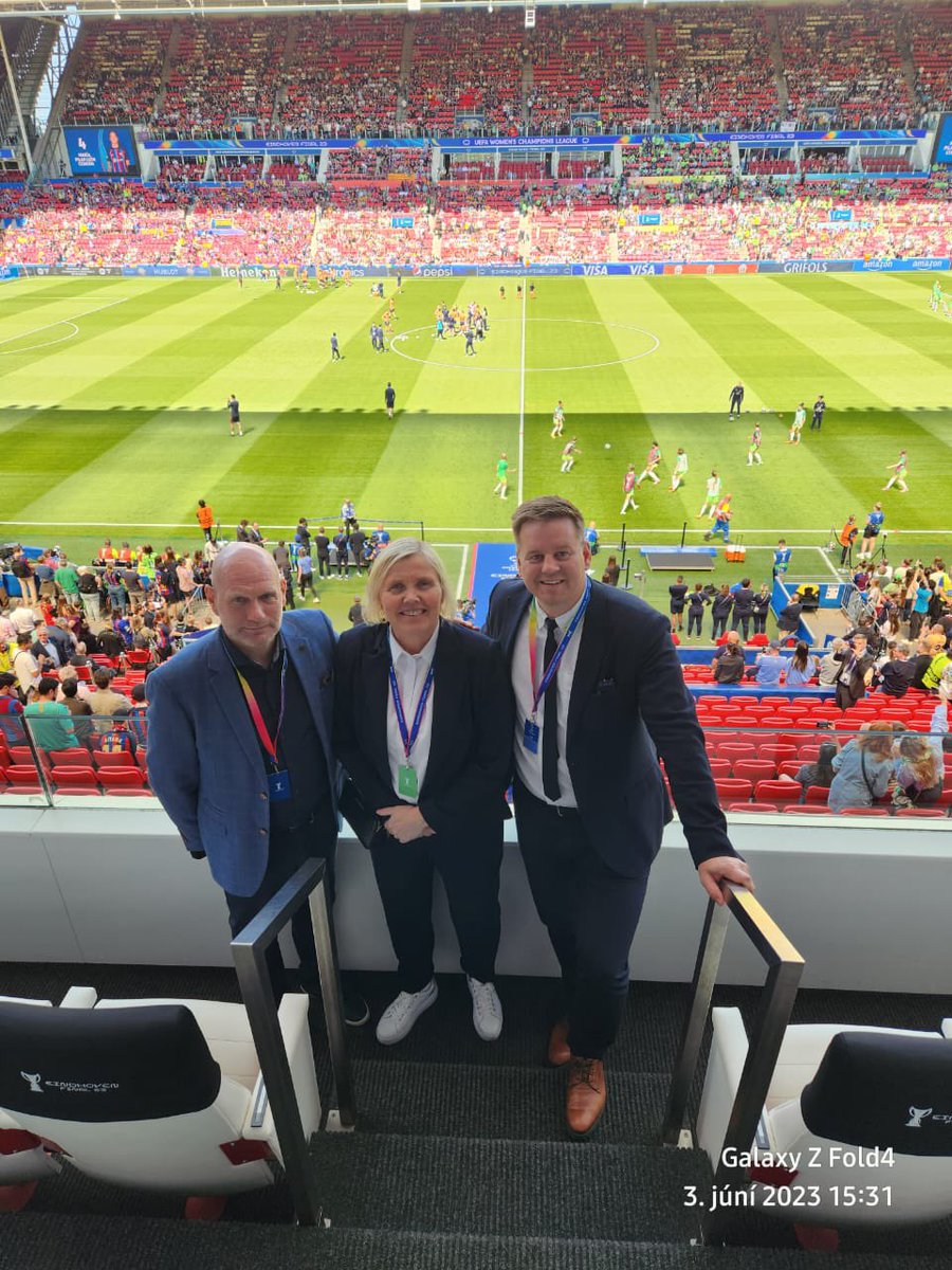 Fulltrúar íslenskra knattspyrnu á úrslitaleik meistaradeildar kvenna í Eindhoven Hollandi. Barcelona vs Wolfsburg
<a href="/FCStjarnan/">Stjarnan FC</a> <a href="/biggijo/">Biggi Jóhannsson</a> <a href="/footballiceland/">Knattspyrnusambandið</a>