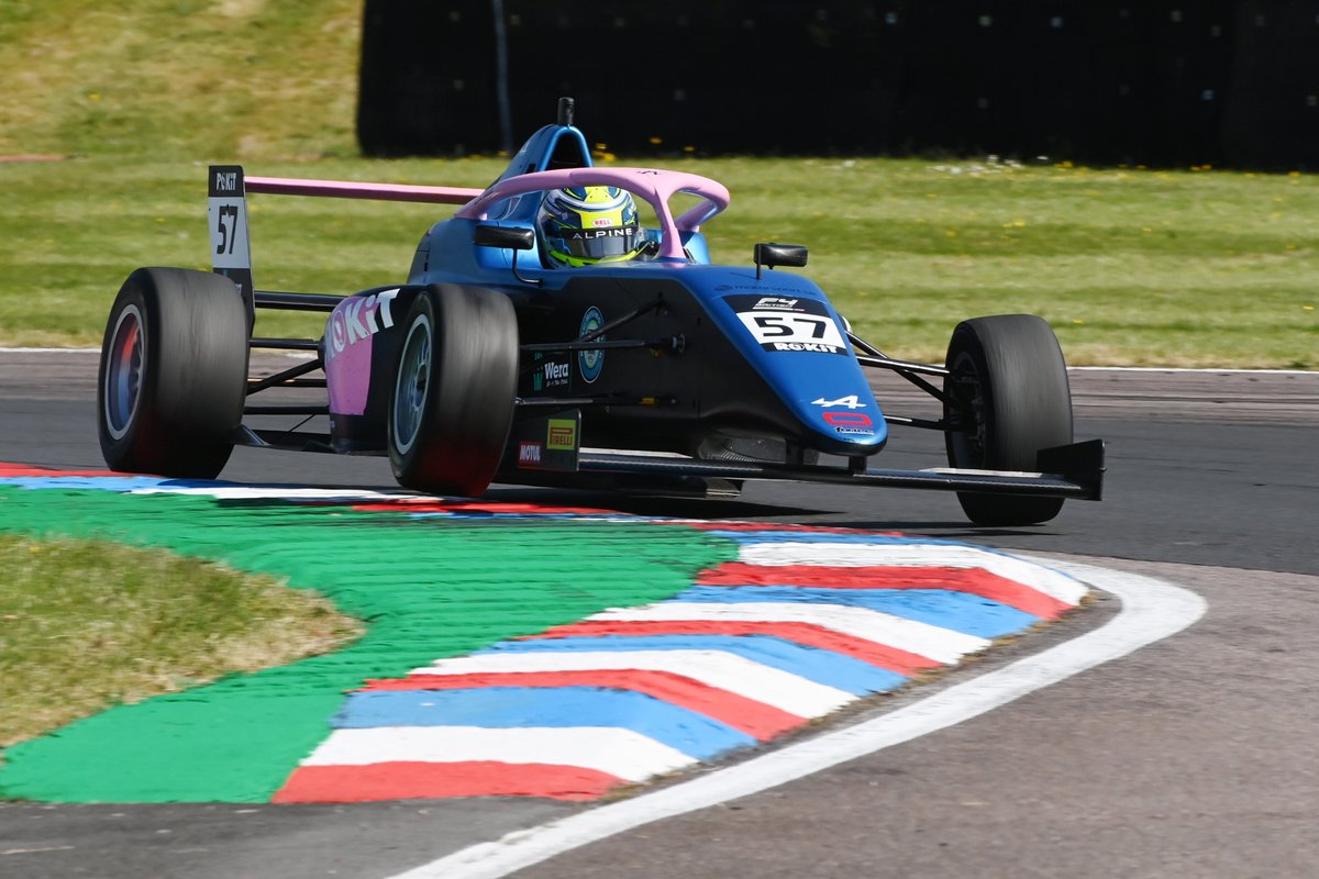 So close to the podium in R1!

P4 - 🇬🇧 @AidenNeate57 
P10 - 🇬🇧 @mnhiggins 
P12 - 🇿🇦 #MikaAbrahams

#TeamFortec @BritishF4 @thruxtonracing