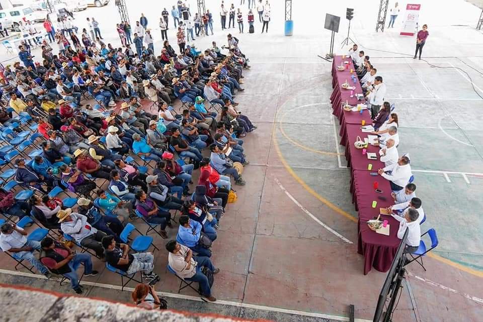 ElTigredFormula's tweet photo. Santiago Nundiche, pueblo mixteco #TerritoriosBienestar, de los 100 municipios del proyecto estrategico de atención del Gob. Salomón Jara Cruz, quien junto con @Nino_Morales1, buscan beneficiar a los mas pobres, en la #PrimaveraOaxaqueña, #SomosUnPuebloTransformandoSuHistoria https://t.co/jNUpYJjAfe