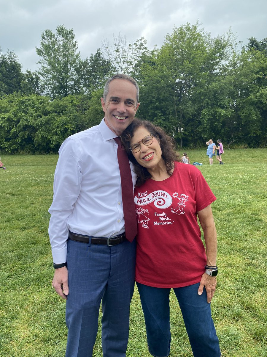 SenSantarsiero's tweet photo. It is hard to believe Miss Marilyn’s Music Round is ending after 25 years. During her last class today, hundreds of families attended to wish Miss Marilyn well, and I was honored to present her with a Senate citation celebrating her years of work in our community. https://t.co/SAL2NeguN4