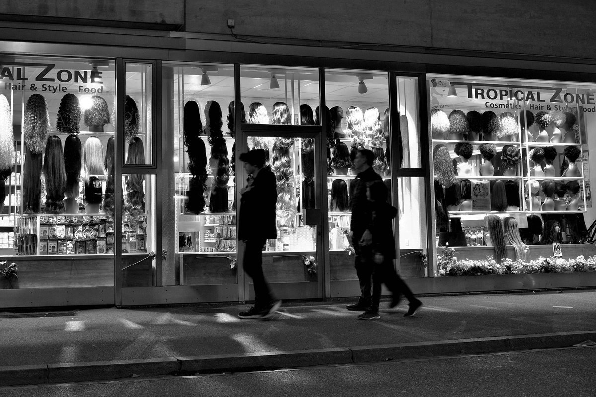 ChKnife's tweet photo. Hair https://t.co/XwSqZvHtvy #street #streetphotography #streetphotographer #streetphoto #blackandwhitephotography #blackandwhite #switzerland #schweiz #swiss #suisse #ricoh #ricohgr3 #bnw #bnwphotography #monochrome #basel #city #baselcity #hair #night #nightphotography https://t.co/MCu78AaZEN
