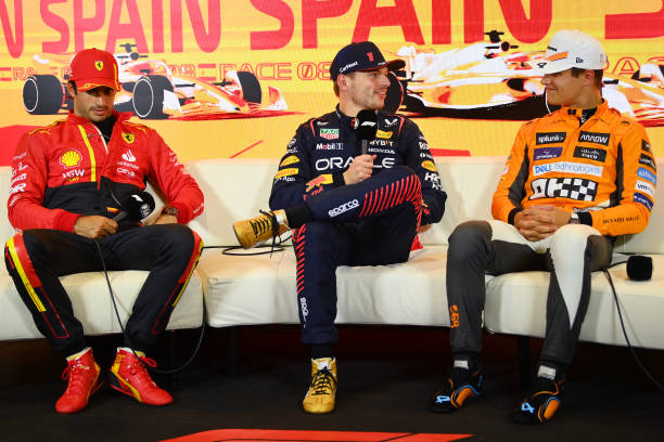 canaleffe's tweet photo. A F1 atual virou um PODCAST apresentado pelo Verstappen e toda semana ele recebe 2 convidados https://t.co/I3vMtWGSQf