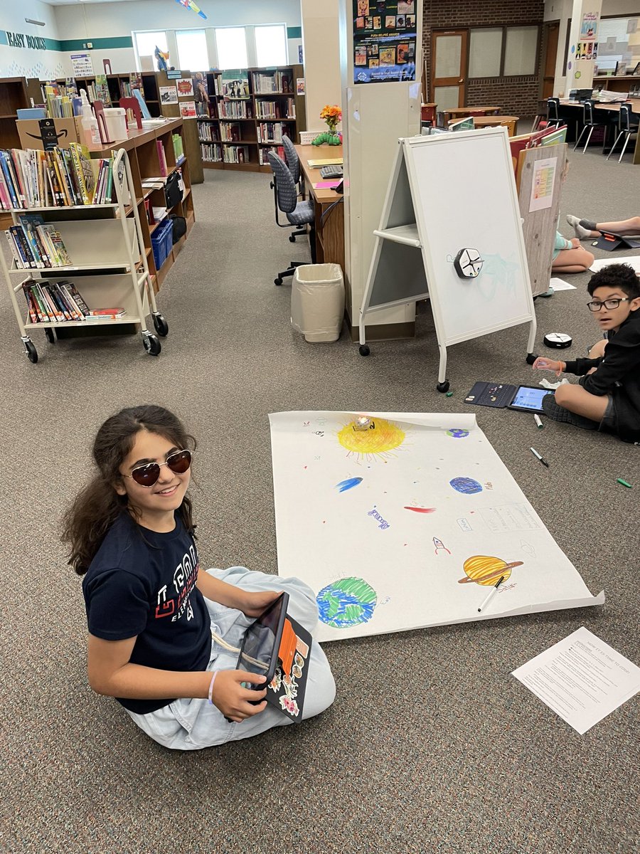 BenderLibrarian's tweet photo. 5th graders researched a planet, created a map of space, then coded their Sphero and iRoot robots to blast off from earth to circle their planet and back. #robots 🌎🪐🚀 https://t.co/4DbxFcAZTq
