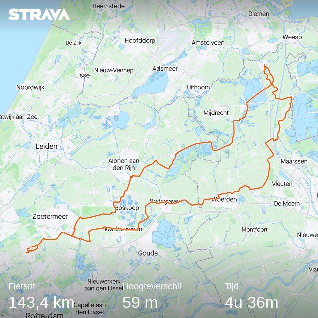 Ondanks vroeg vertrek toch al tamelijk druk langs de Vecht. Maar wat is het daar toch mooi! 

#worldbicyclingday
Bekijk mijn fietsrit op Strava.
strava.app.link/qujPHlqKkAb