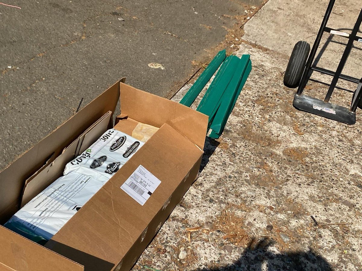ATeamPoolTable's tweet photo. Loading up tables and doing rails fully prepared for all your pool table needs 👍🎱
A-Team Pool Table Services
Call us at: (201) 538-5428

#pooltableservices #ateampooltables #pooltableassembly #pool #billiardtable #billiardsupply #billiardservices #billiards #olhausenbilliards https://t.co/Rnw3Puwftm