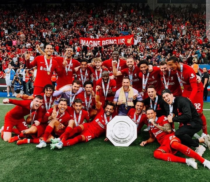 Nueladedoyinfi1's tweet photo. This season 😂
Liverpool worst season = 1 Trophy
Man United best season= 1 Trophy https://t.co/q56HtKzZwc