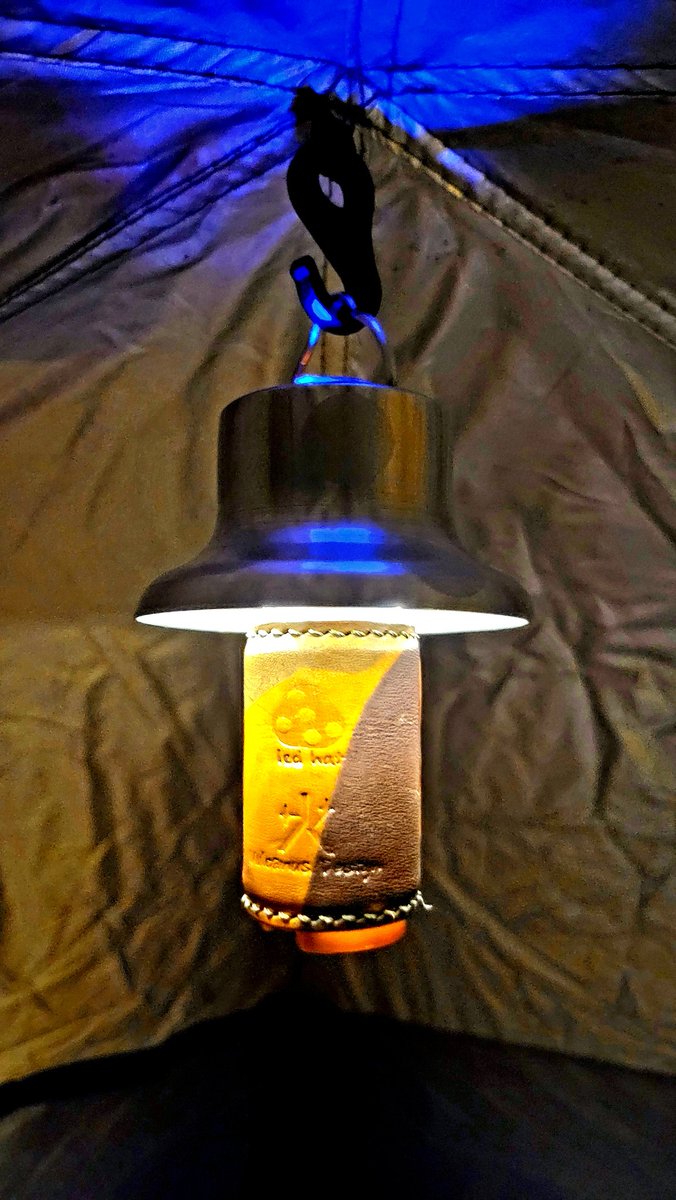 pantalowscamp's tweet photo. ソロテントならデカいライトはいらない。充電し忘れてランタン切れちゃったのでゴールゼロ ledhat×VulcanusDesign ゼロジャン&白トリュフコンビで室内隅々まで照らしてくれるわ。 #ゴールゼロ #ledhat #VulcanusDesign #ゼロジャン #SouthLight #庭キャンプ https://t.co/oisHOXyqCe