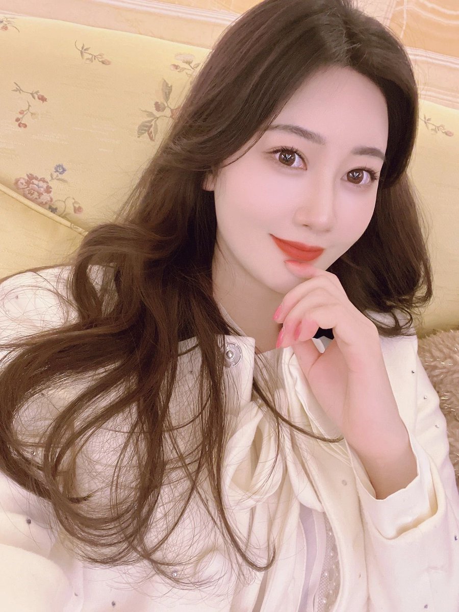 devvarun58's tweet image. If you have a good heart, the world in your eyes is not good.