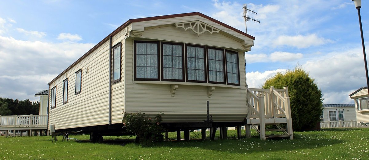 Got questions about insuring an older mobile home? This article has answers. #homeownersinsurance #REtips  cpix.me/a/170860761