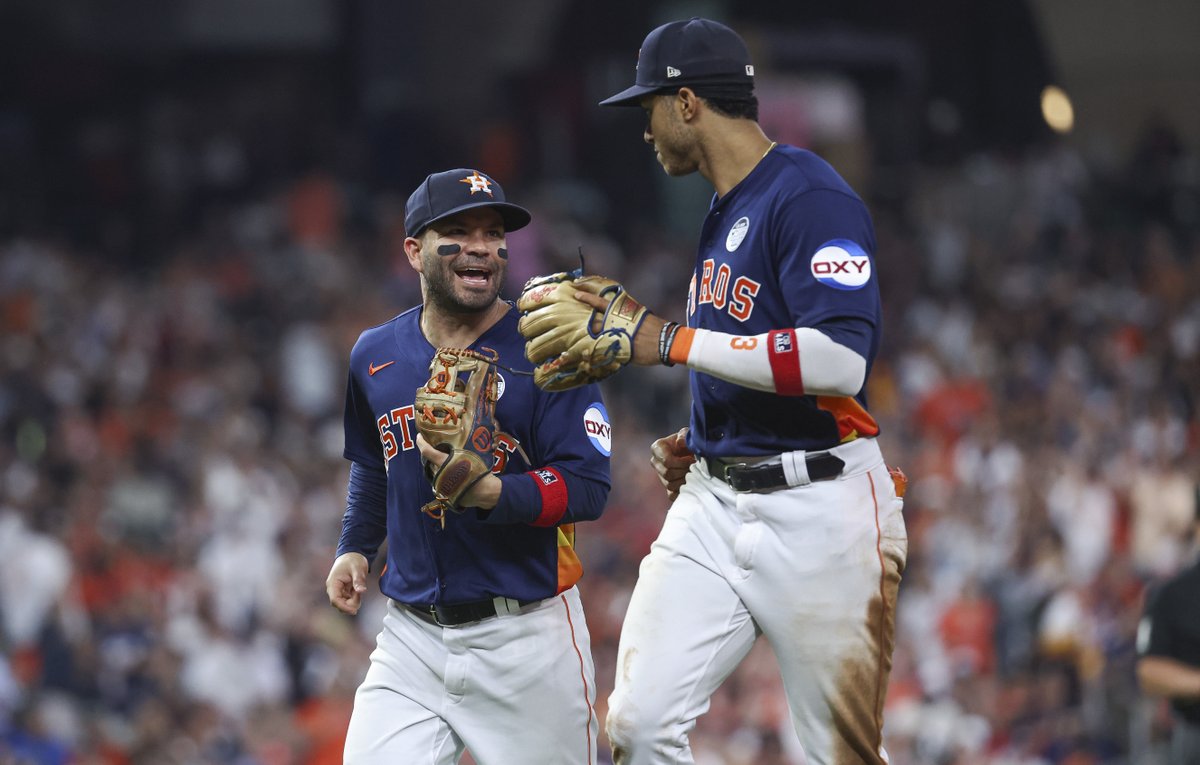VSiNLive's tweet image. 🔍💸 Curious about where the smart money is leaning for today's #MLB matchups? 

⚾ 🤑 Look no further! @Josh_Appelbaum has you covered with MLB Betting Splits and MLB Sharp Money Picks for today ➡️ vsin.com/mlb/betting-sp…

#SharpReport #MLBPicks