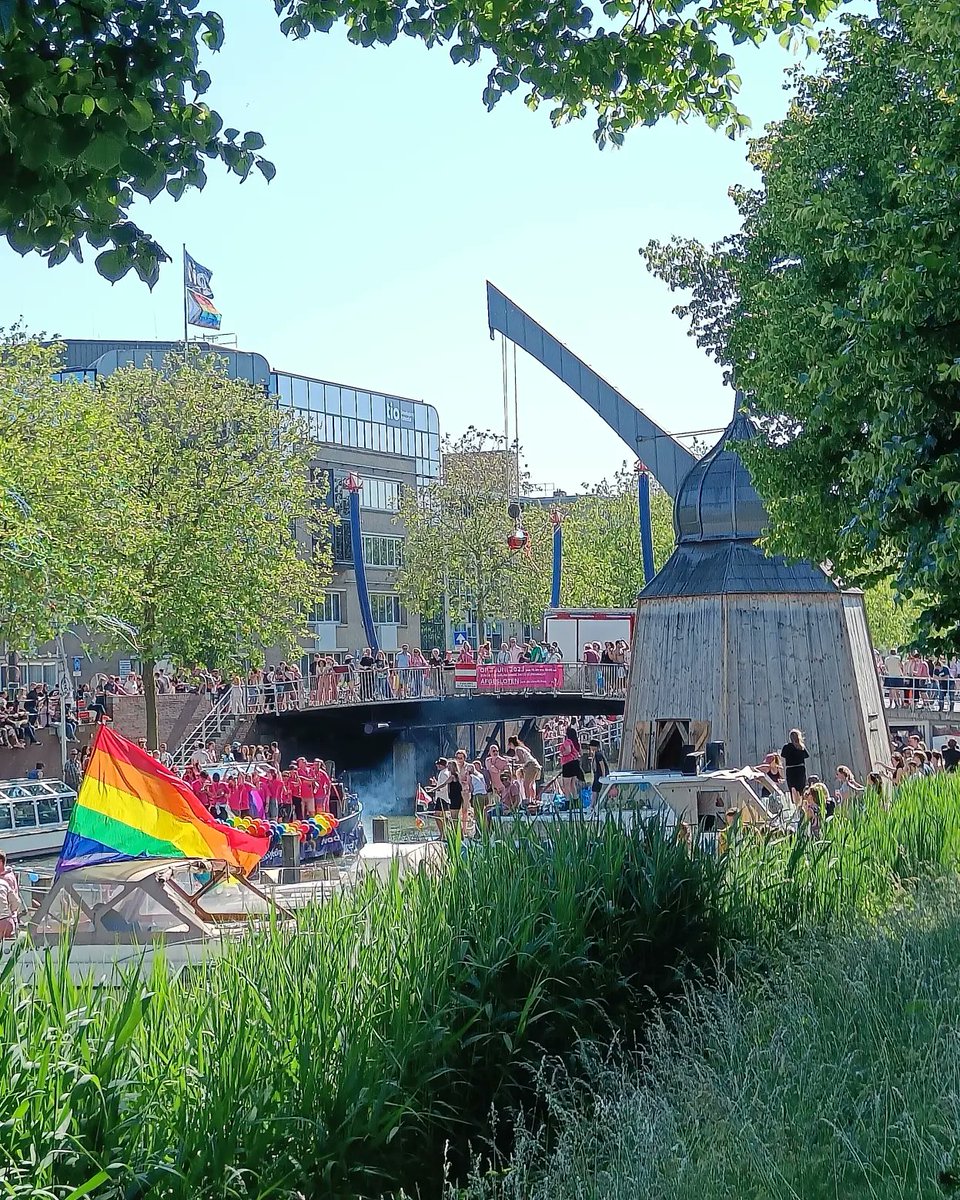stadskraan's tweet photo. @utrechtpride was een groot succes 🏳️‍🌈 We hopen dat jullie allemaal hebben genoten! Als volgende staat @tunnelbirds 🐦‍⬛ op de planning! Zaterdag 10 juni wees er bij! https://t.co/CXkyrZyubd