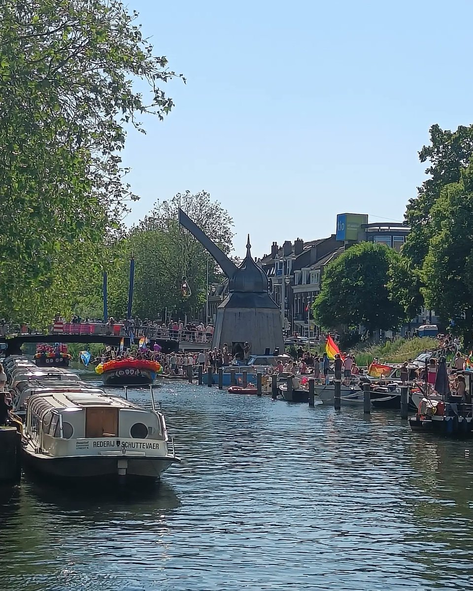 stadskraan's tweet photo. @utrechtpride was een groot succes 🏳️‍🌈 We hopen dat jullie allemaal hebben genoten! Als volgende staat @tunnelbirds 🐦‍⬛ op de planning! Zaterdag 10 juni wees er bij! https://t.co/CXkyrZyubd