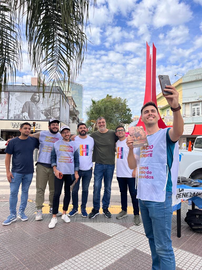 leanleyenda's tweet photo. Podemos cambiar nuestras vidas, podemos estar mejor, juntos con @horaciorlarreta para que la Argentina se ponga de pié y juntos con @LeandroZdero @ernestoblasco1 @BisoniLaura @EverestJ y @matiaschavez08 para que Chaco también se ponga de pié.

#HagamosElCambioDeNuestrasVidas https://t.co/HWqb2OAfOY