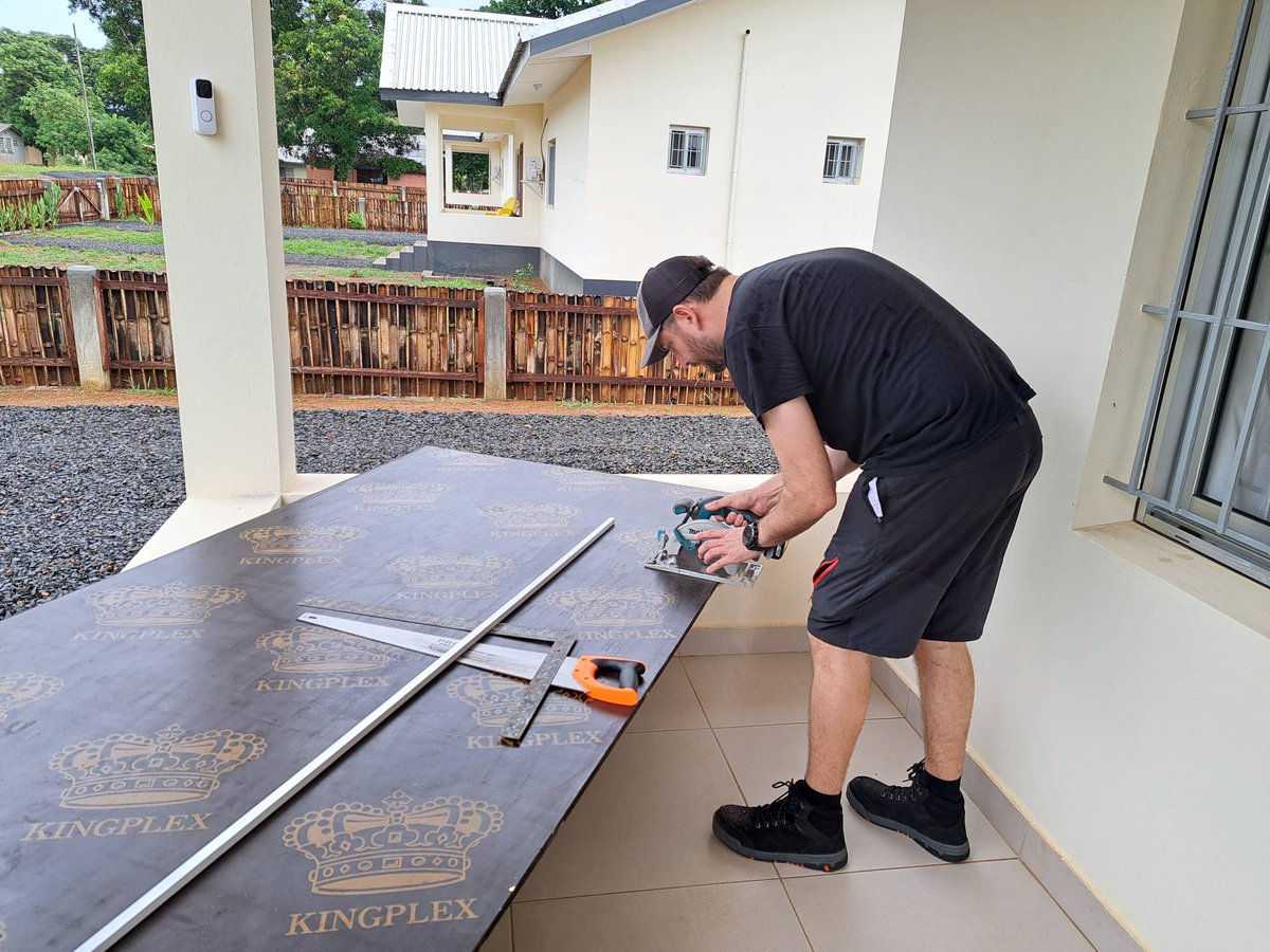 davebeckymaf's tweet photo. From a giant sheet of plywood to a lovely new bench in my utility area. What a talented engineer Dave is! It's been a highly productive birthday for me, but I'm very happy with my new storage space. 😊
Becky https://t.co/ZegqA6nxGh