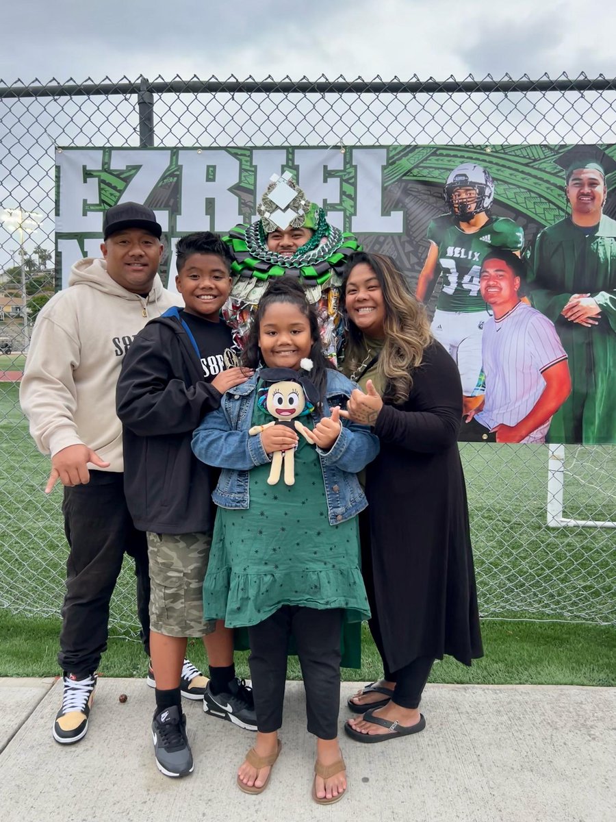 sdis_Thankful's tweet photo. The last one graduated and has made us sooo proud...we luv u, I luv u knukohead....u deserve everything great coming ur way...In Jesus name https://t.co/W0pCPAIjtH