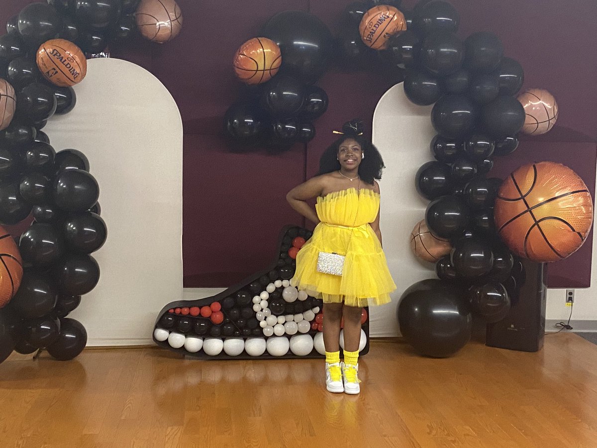 MrsCarter0418's tweet photo. The students came dressed to impress at the SCS Sneaker Ball @ChaundraClay @DPSCreativeS https://t.co/4dzjETdF0Q
