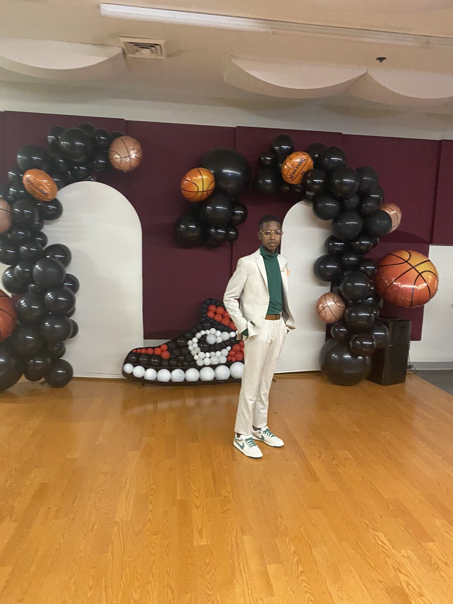 MrsCarter0418's tweet photo. The students came dressed to impress at the SCS Sneaker Ball @ChaundraClay @DPSCreativeS https://t.co/4dzjETdF0Q