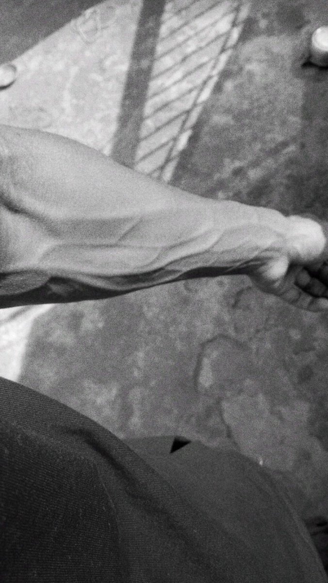 psychoholicnerd's tweet photo. Muscle Media ft. ME 🏋🏻‍♀️🥇

QT your B/W clicks! 

#BTSFESTA #FreeSenegal #IndianRailways #InYour7DREAM_DAY3 #OdishaTrainAccident #SaturdayVibes #aesthetic #PhotographyIsArt #Gymbro #gymlife #MuscleEnhancement #Attractions https://t.co/a6dpMCuo0Y