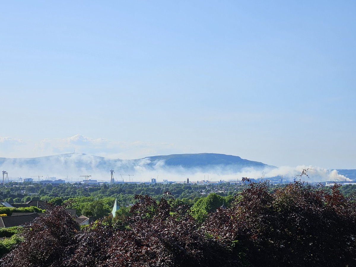 jason_codes's tweet image. Huge amount of smoke across belfast at the moment