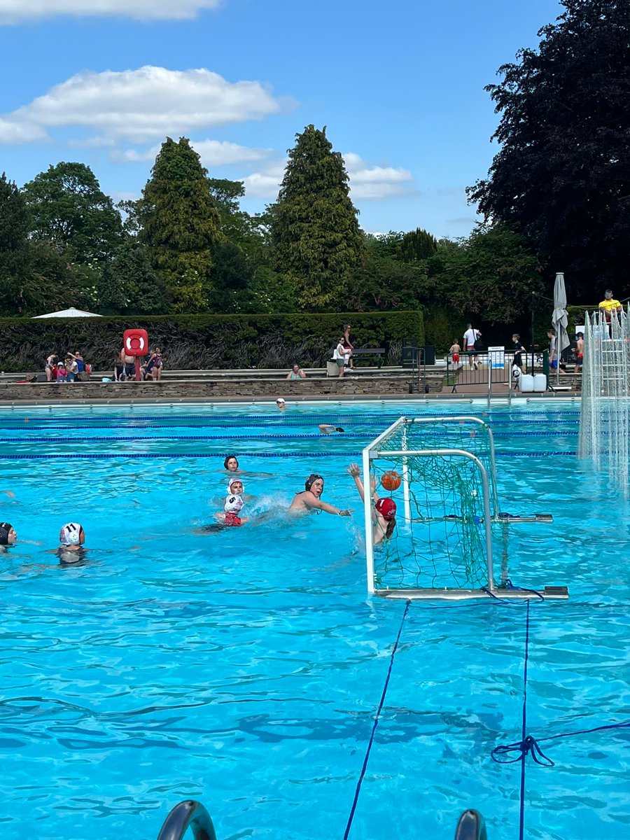 Our @WatfordWP 2011 team had a great afternoon at the @cs_wpc festival the team won all three matches..a good team goal in images below. Our 2009 team have also reached the final beating Sutton, @SolWaterPolo & @cs_wpc Will play @PoloExeter in the final #Waterpolo