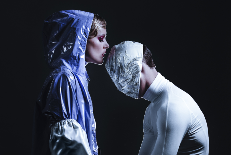 Göteborg çıkışlı elektro grubu KÅRP, elektro, synth-pop ve tekno ile harmanlanmış yeni teklisi Greasy Makeup’ı yayınladı! buff.ly/43oGodA