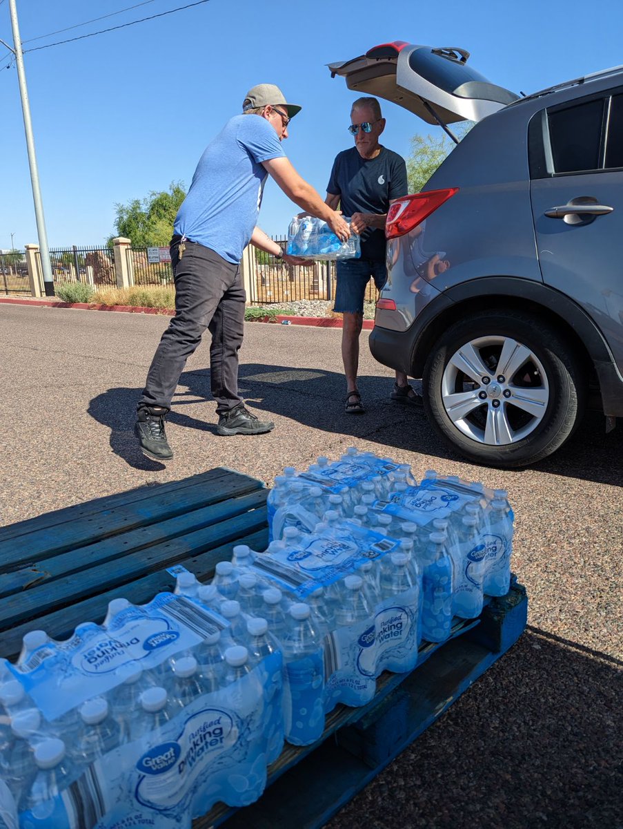 KeysToChangeAZ's tweet photo. 💧THIRSTAID💧 Whooohooo! First donation drop off of the day! Our lovely board member Terry Araman!
Stop by anytime today between 9am-12noon!
https://t.co/8DBvAkSyar
#ThirstAid #WaterDrive #DonateWater #StayHydrated #HeatRelief #Donate #Donations #Water #EndHomelessness https://t.co/4OLr3rJ2vO