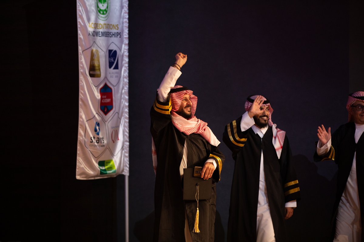MidoceanEduKm's tweet photo. مقتطفات من حفل التخرج الثالث لجامعة الجميع الذكية

⁧#جامعة_الجميع_الذكية⁩ 
⁦#ESU⁩ 
⁦#Midocean_University⁩ 
⁦#OnlineLearning⁩ https://t.co/9YWKsmaPk4